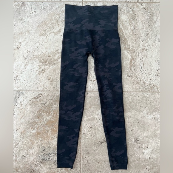 SPANX 'Look at Me Now' Seamless Camo Leggings, Size S - Picture 2 of 7